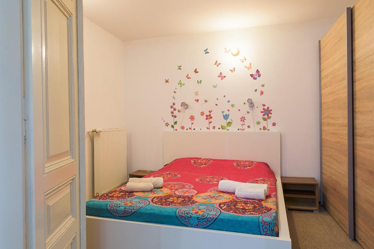 Center Walking Apartment And Room Bükreş Dış mekan fotoğraf