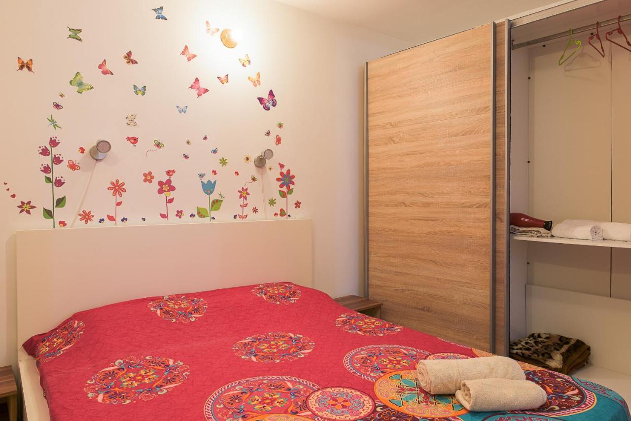 Center Walking Apartment And Room Bükreş Dış mekan fotoğraf